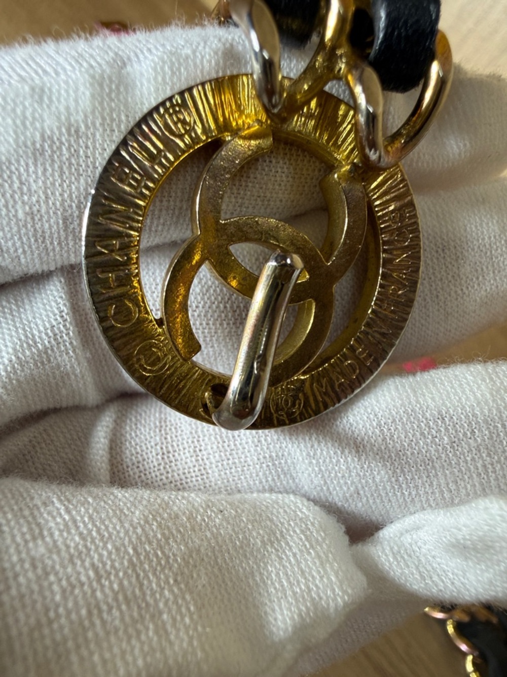 CHANEL Black and Gold Double-Row leather Chain Necklace with CC Medallion - Picture 5 of 7